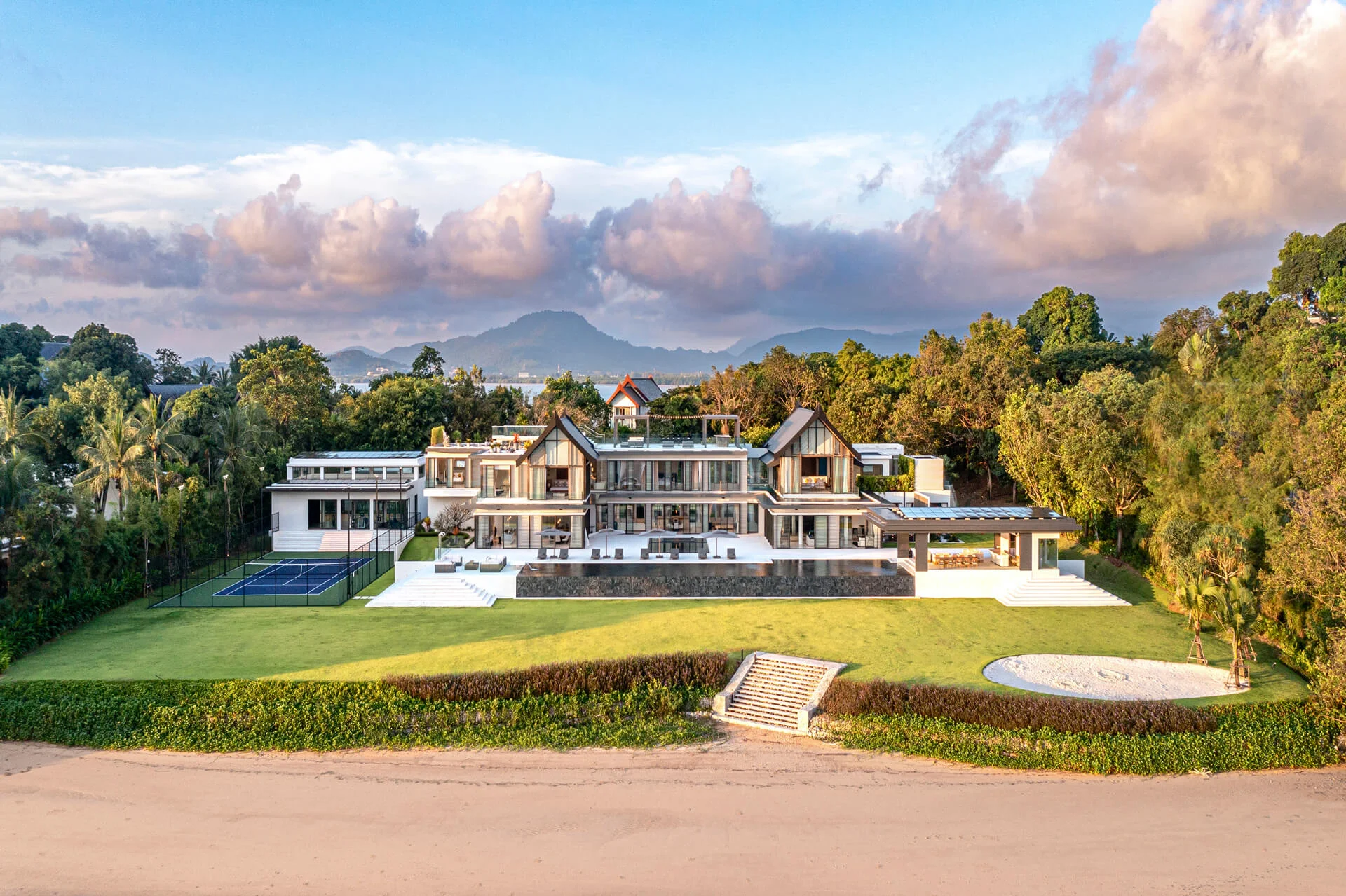 Amarasara — 7 Bedroom Beachfront Estate in Cape Yamu
